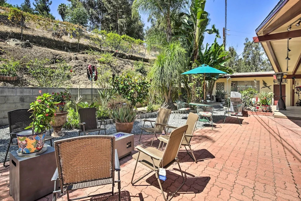 Colorful El Cajon Gem: Deck, Garden & Valley Views