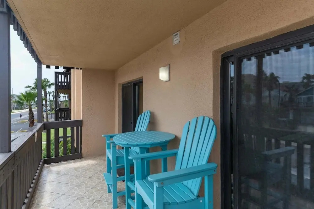 Tiki 240 - Beachfront Ocean View Condo Sleeps 5 1 Bedroom Condo