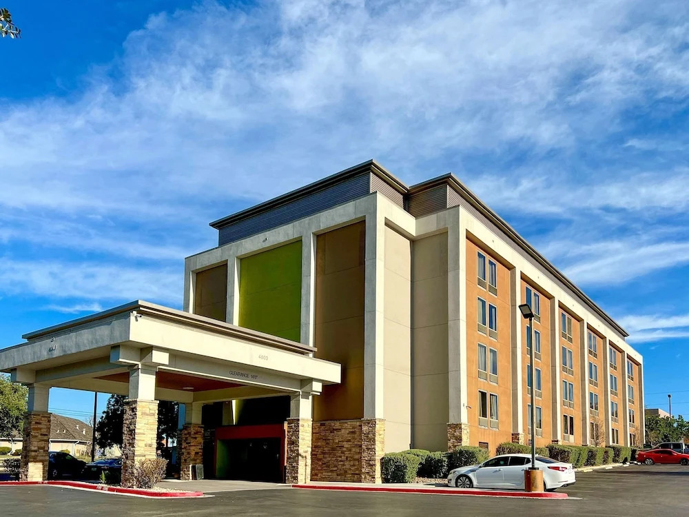 Hampton Inn San Antonionw/seaw
