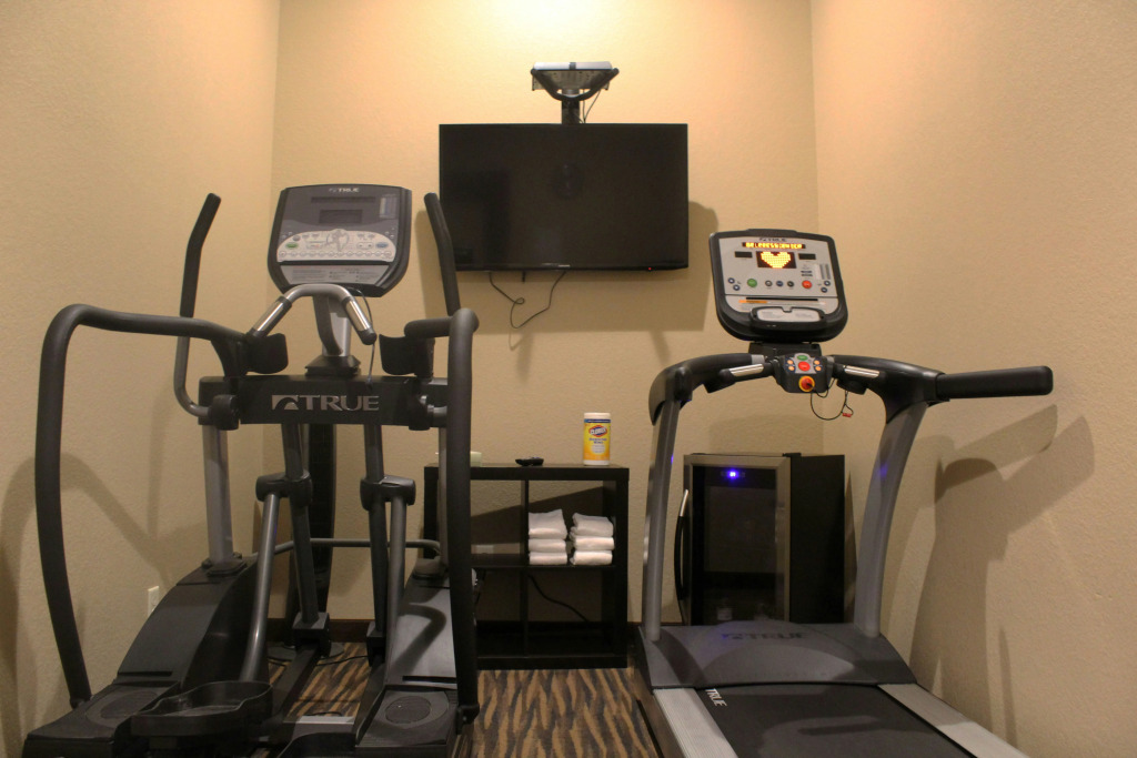 Cobblestone Inn & Suites - Denison | Oak Ridge