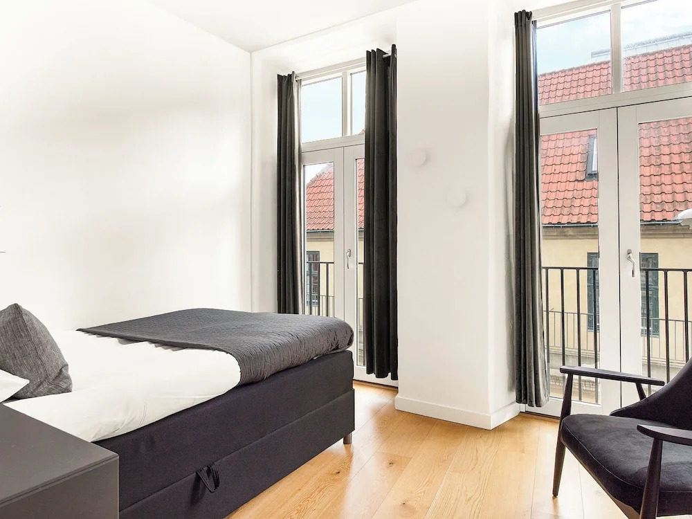 Leaves 3 - Pleasant 4-bdr Apt in Central Copenhagen
