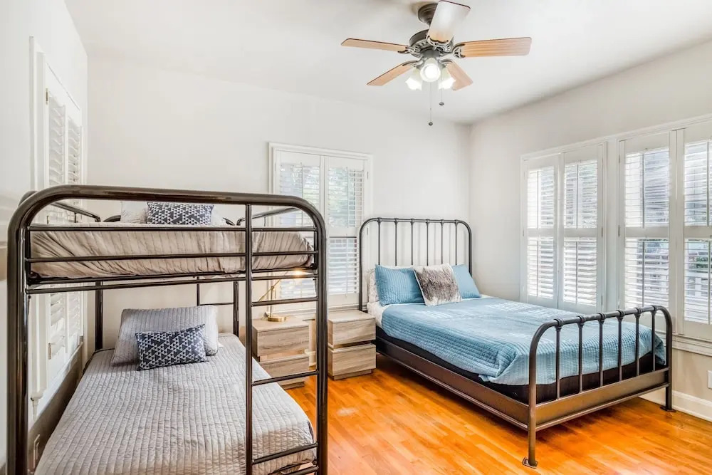 Charmer Close To Dt Austin- Large 4bd/3ba + Hottub 4 Bedroom Home