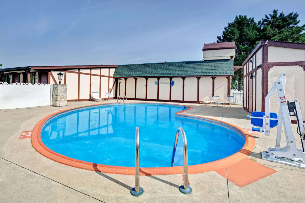 Knights Inn - Madison Heights