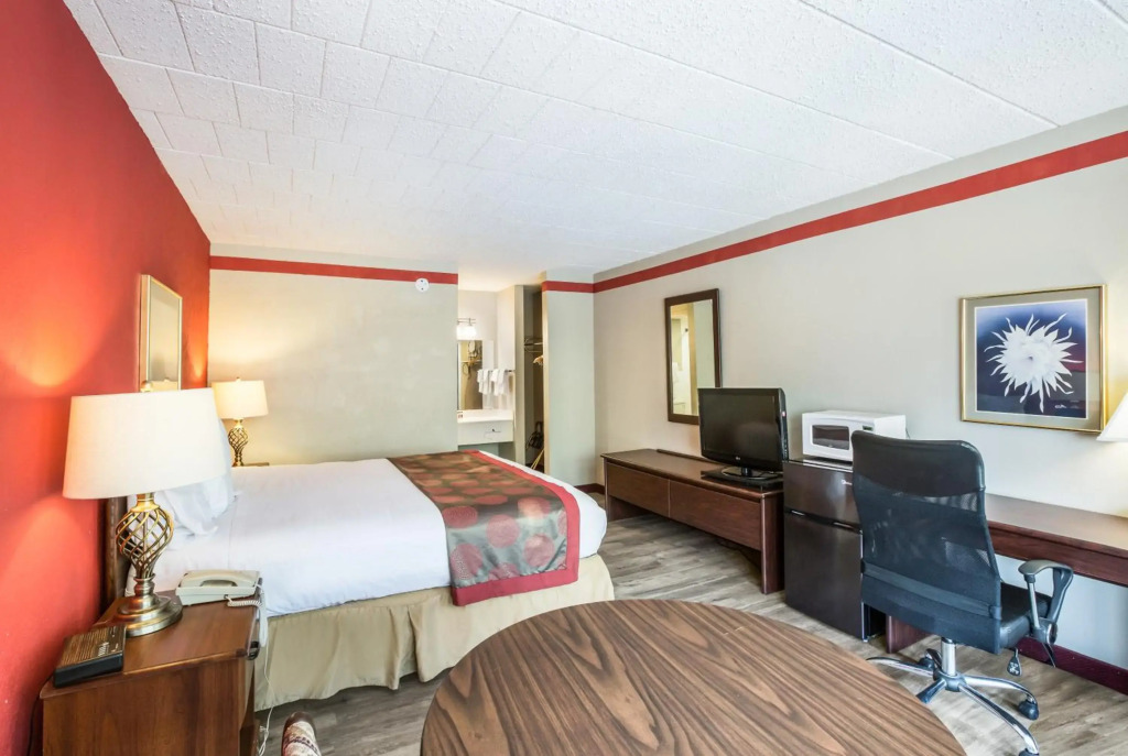 Red Carpet Inn & Suites