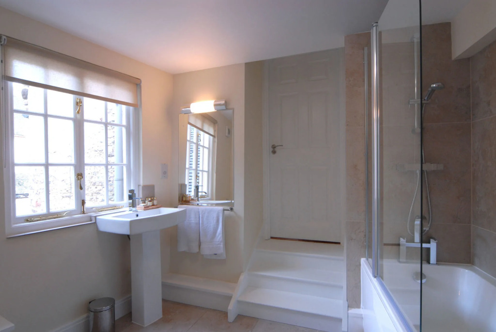 Serviced Guest ApartSuites The Unicorn