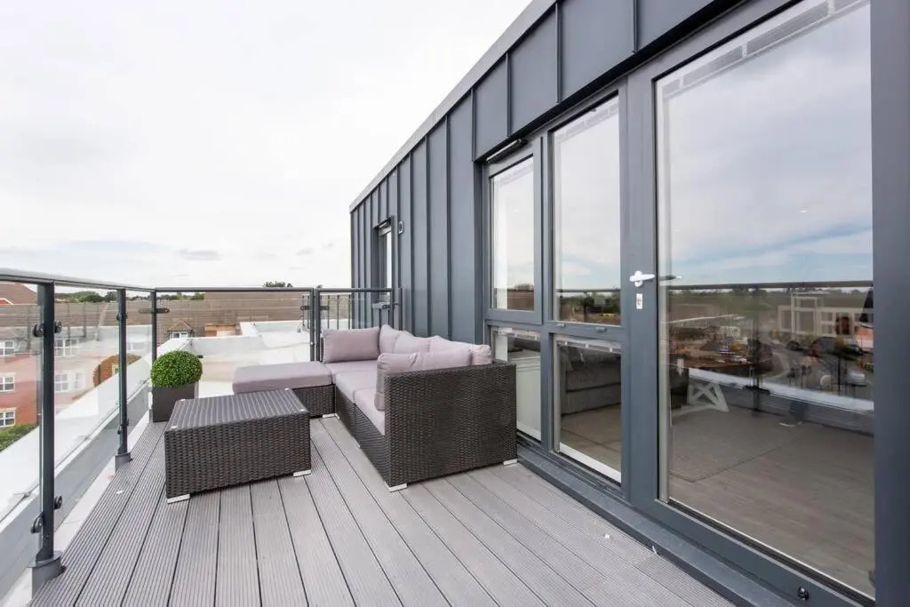 2 Bedroom Penthouse - Large Balcony - Minster View