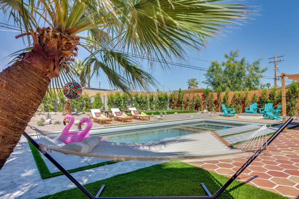 Yard Games, Outdoor Kitchen: Palm Springs Retreat!