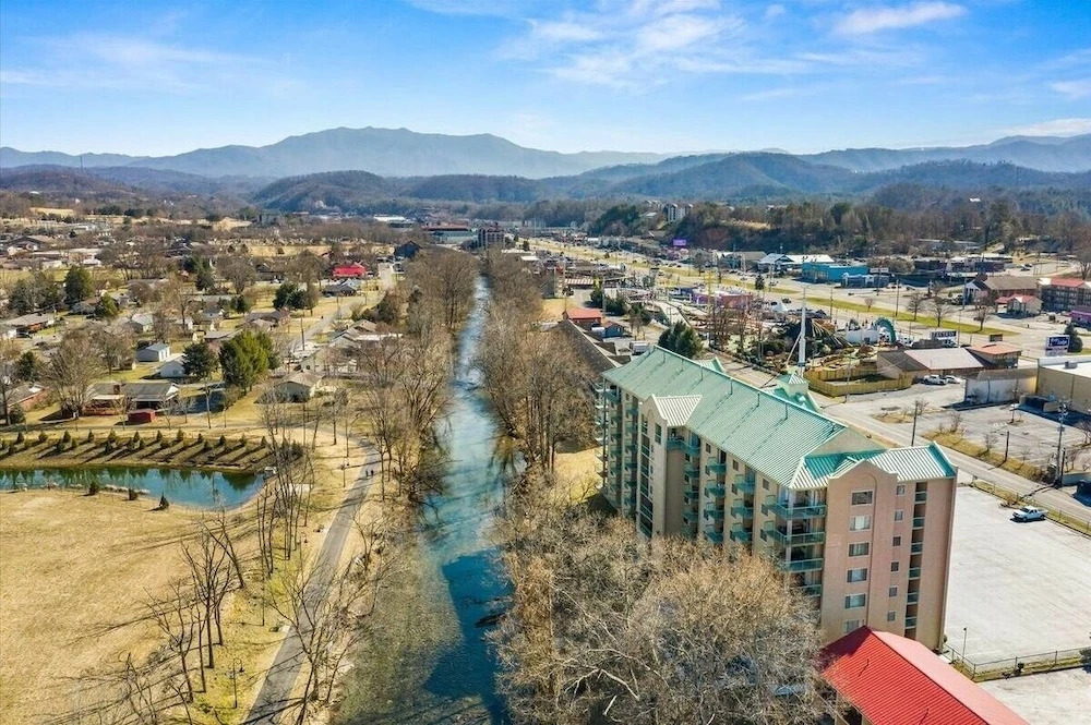 Newly Renovated 102 2BD Condo with Riverview Balcony by RedAwning