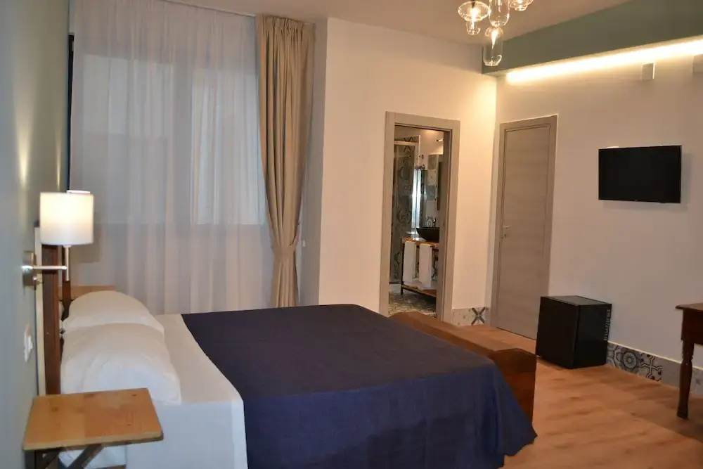 La Via del Porto Charme Rooms