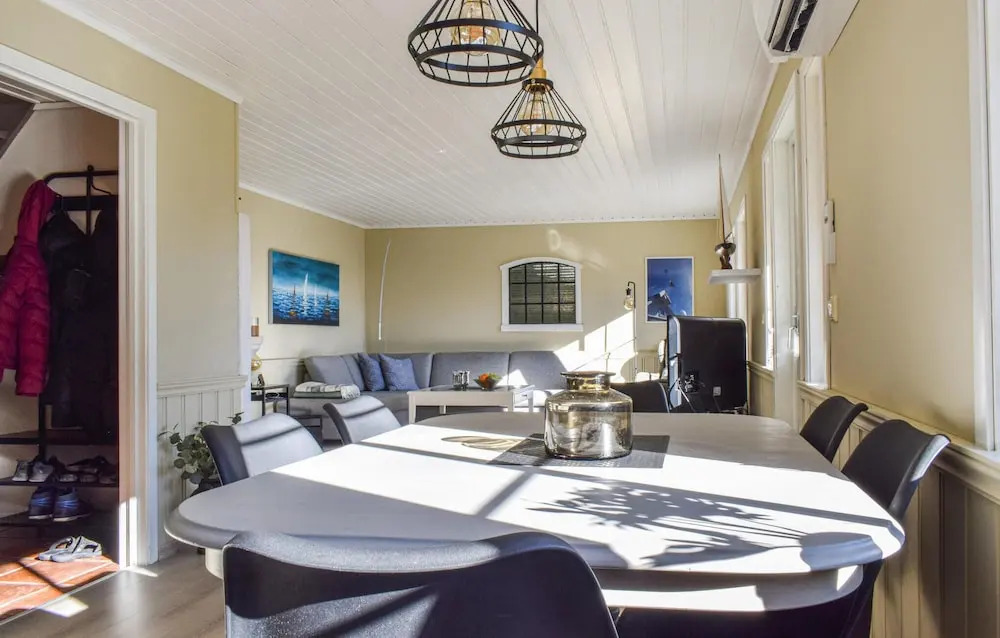 Gorgeous Home In Lindesnes With Kitchen