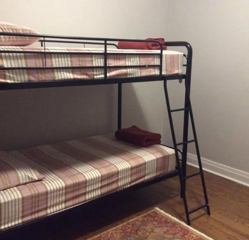 Belmont Hostel - O'Hare Blueline