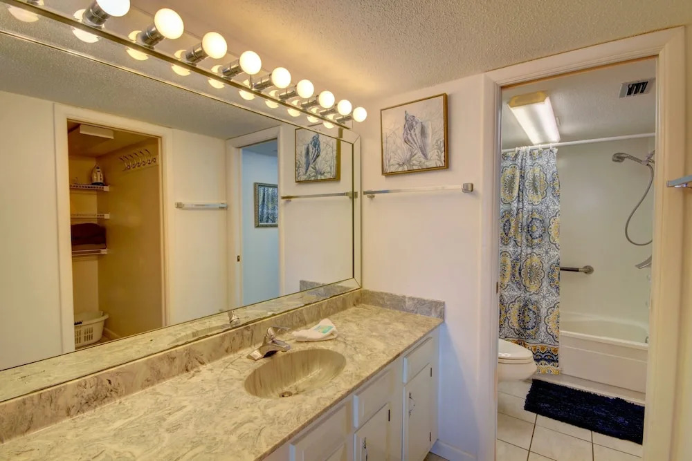 562 El Matador 2 Bedroom Condo by RedAwning