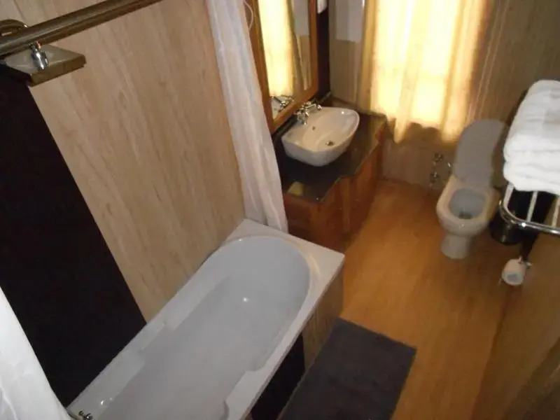 Alexandra Houseboats