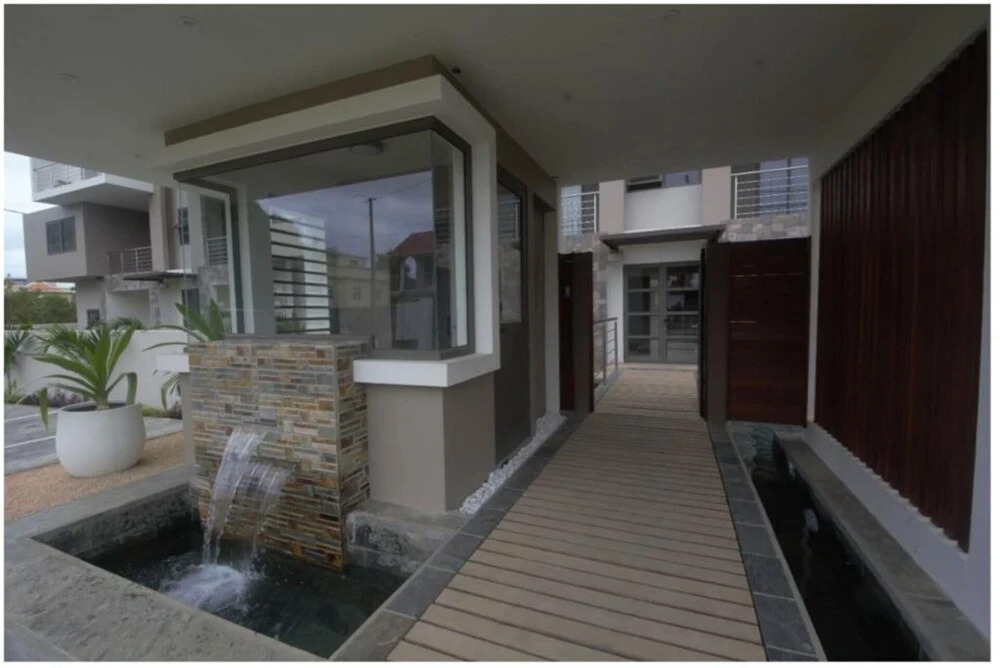 Cosy Two Bedroom Apartment With Pool and Parking