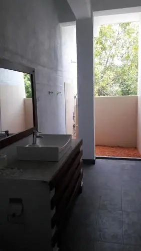 Mahinda Hotel and Restaurant