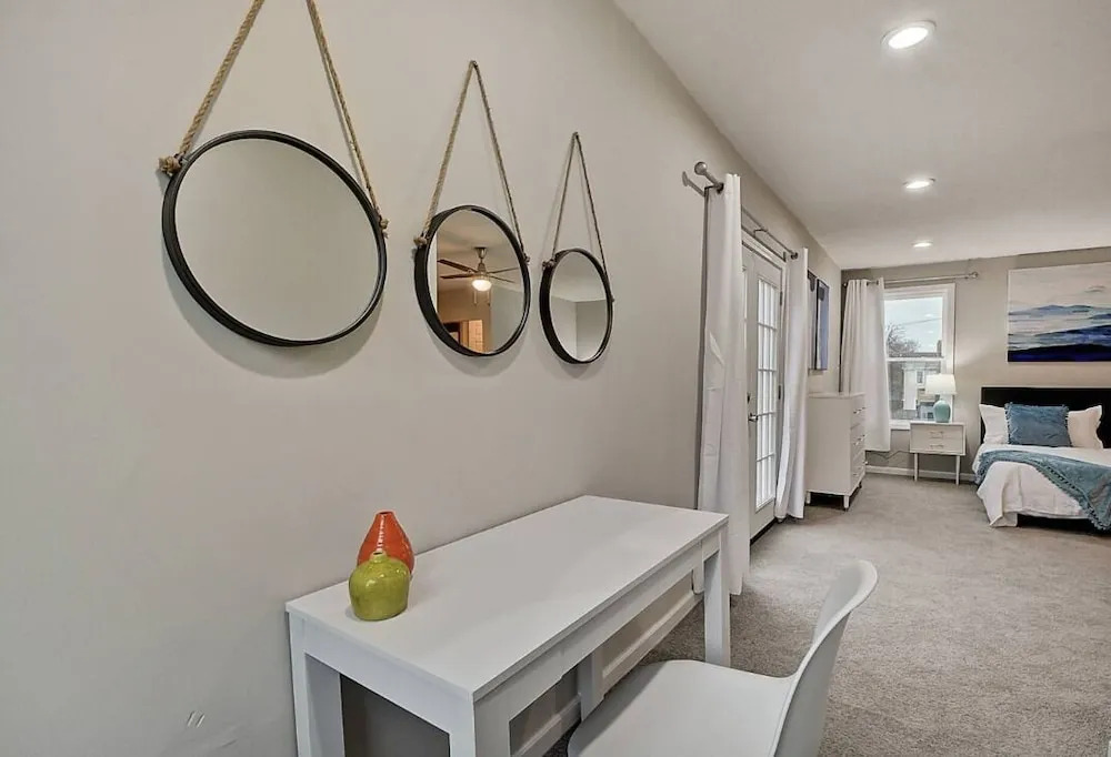 Spacious 6BR/3BA House w/ Parking! Sleeps 20!