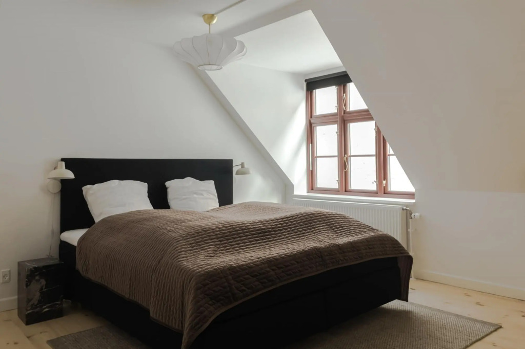 ★Central Apt · Newly Renovated · Shopping Street★