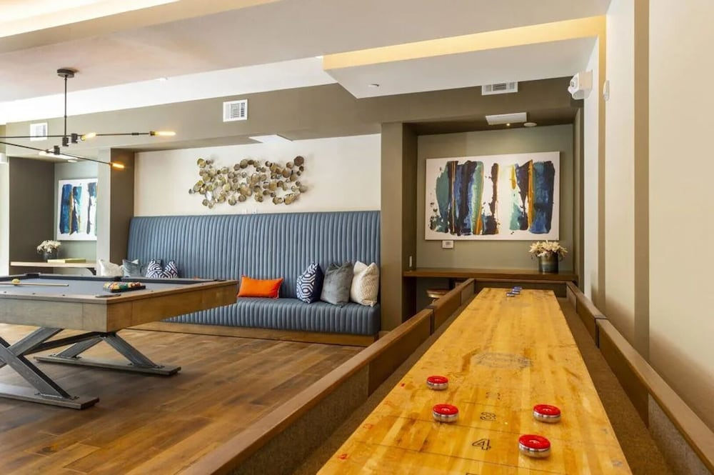 Landing Amazing 1bd, Courtyard, Game Room