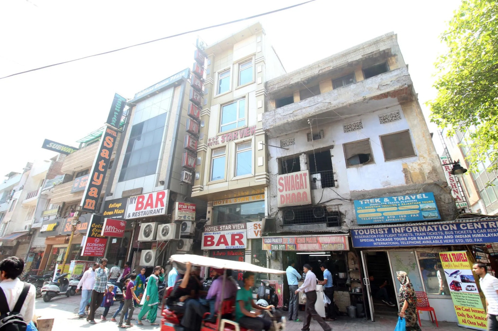 Star view by Hotel Black mooncouple friendly Near Rk ashram Metro