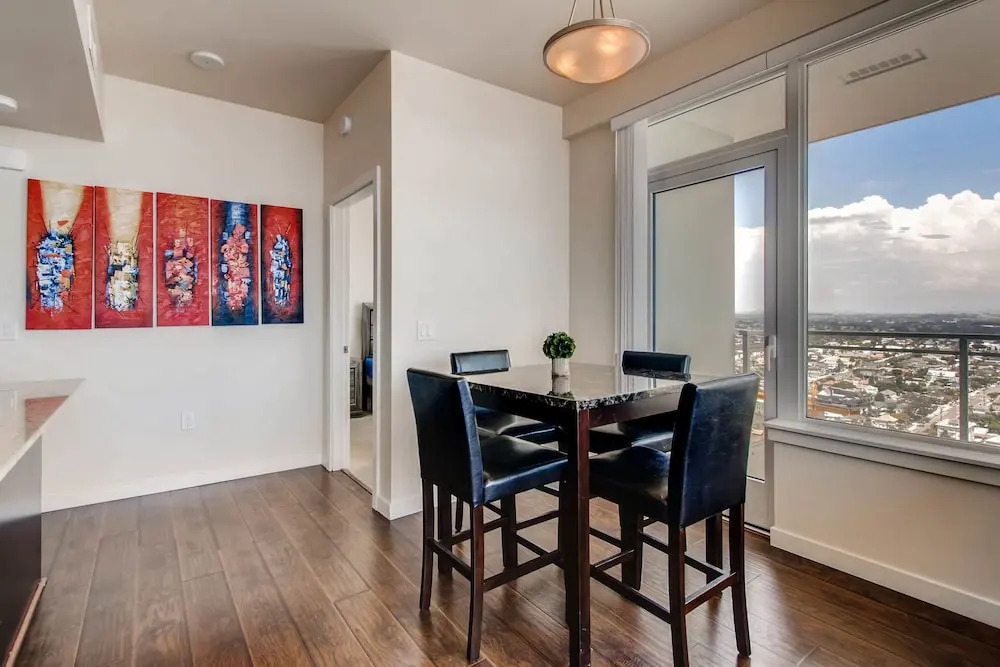 Perfect 2 BR2 BA Luxury Bldg