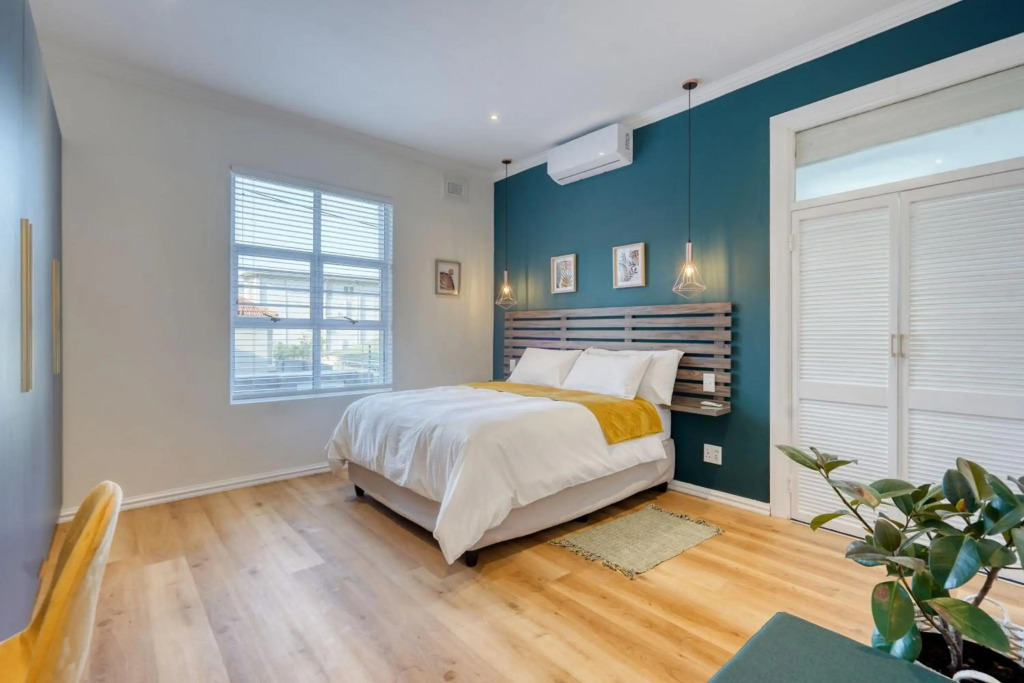 Hampton Collection - Charming 5 Sleeper Apartment with Pool
