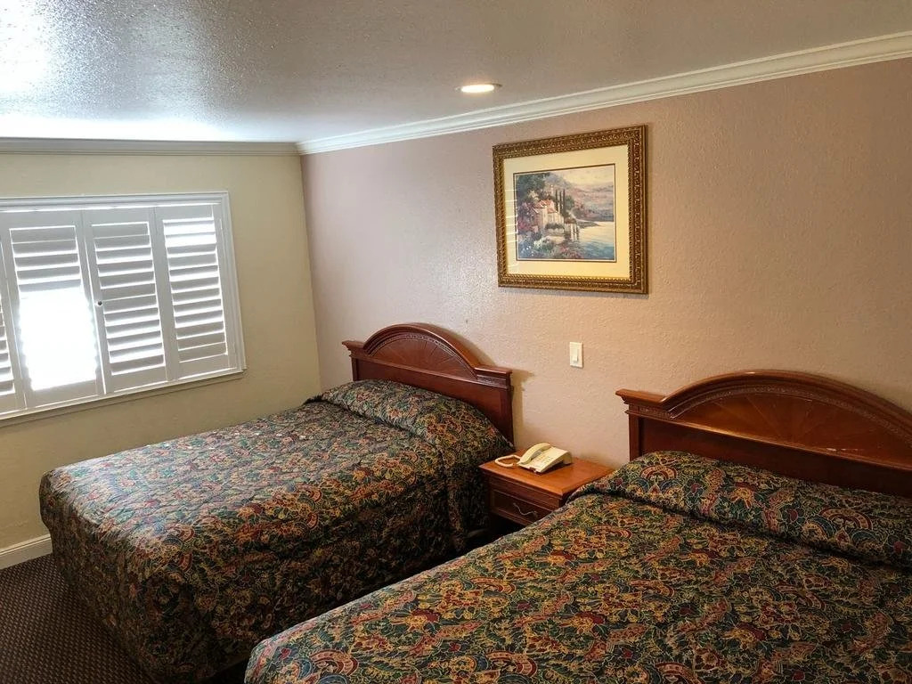 Gateway Thunderbird Motel