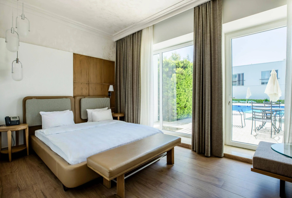 Sea Breeze Resort (Си Бриз Резорт)