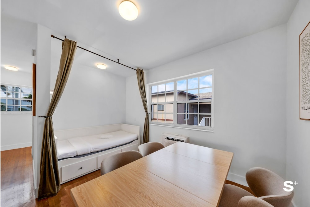 Spacious 1BD Beachside Apt -Free Parking