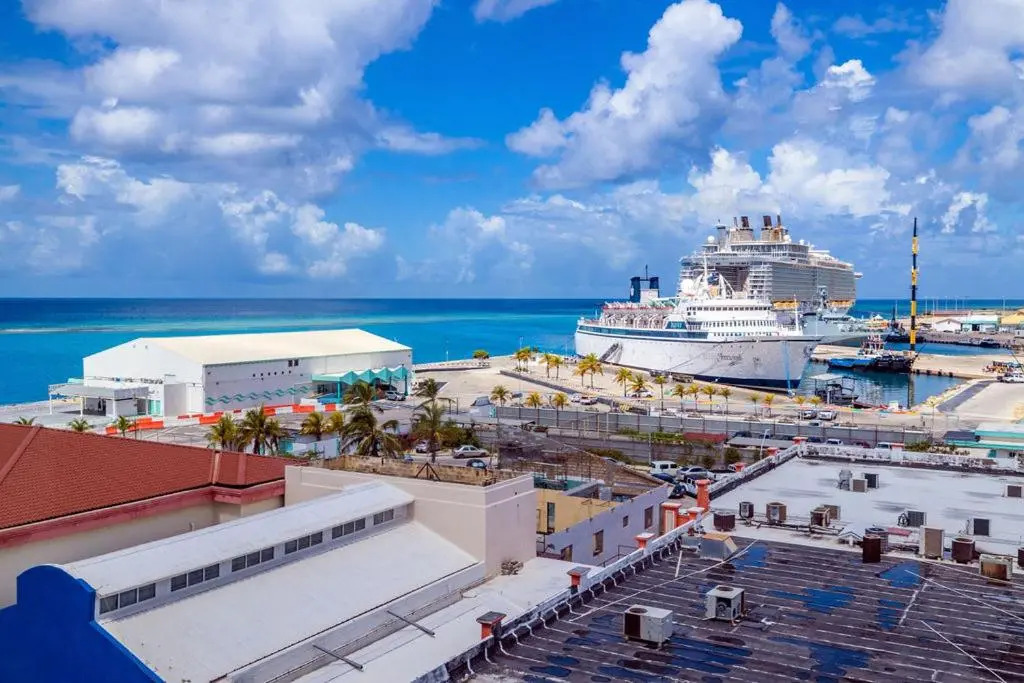 HH-2BStd614 - All shades of Blue OCEANFRONT luxury condo,