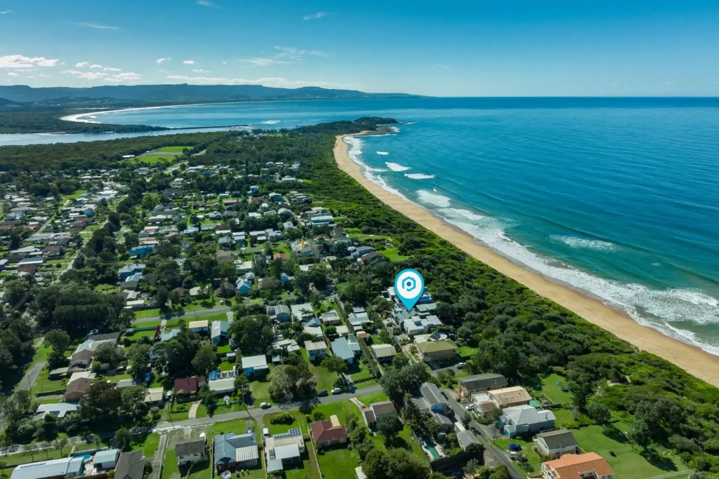 Illaroo Absolute Beachfront with Spa