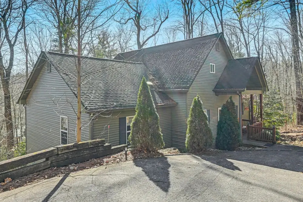Home w/ Fire Pit & River Access in Sapphire Valley