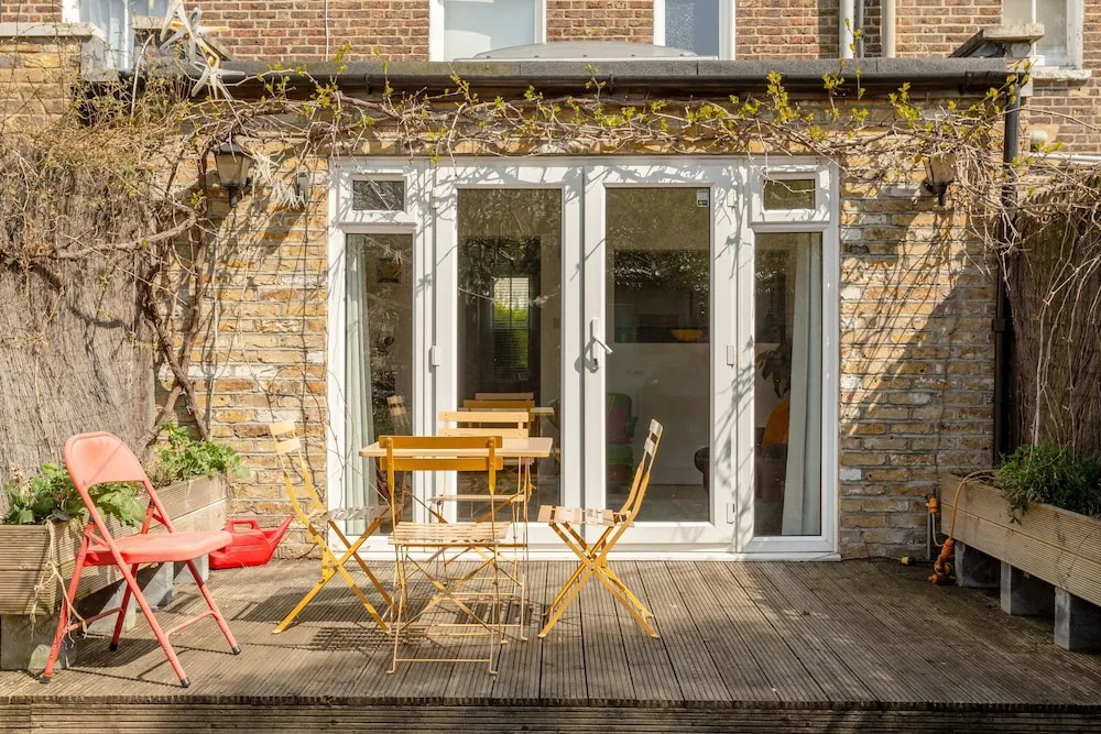 2 Bedroom House With Garden in Tooting