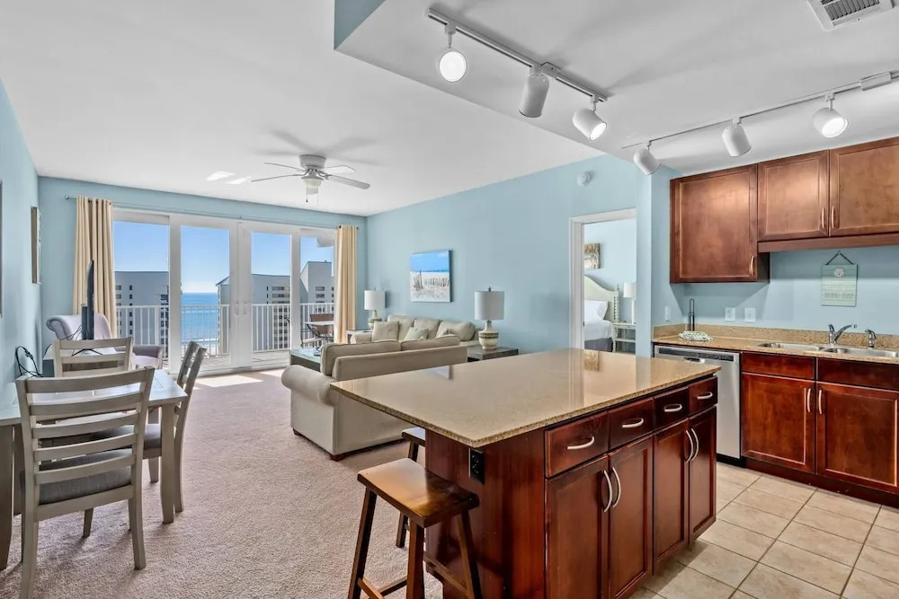 Laketown Wharf 910