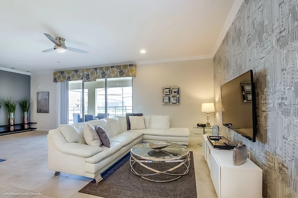 Windsor at Westside - 8817 Macapa Drive