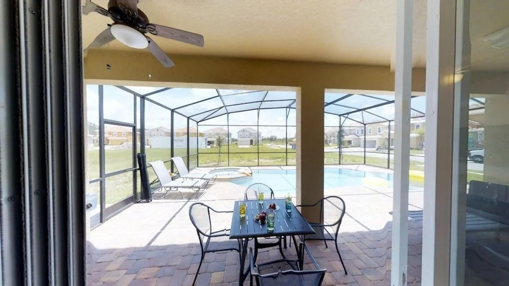 ACO Premium - 7 Bd with south facing pool (1722)