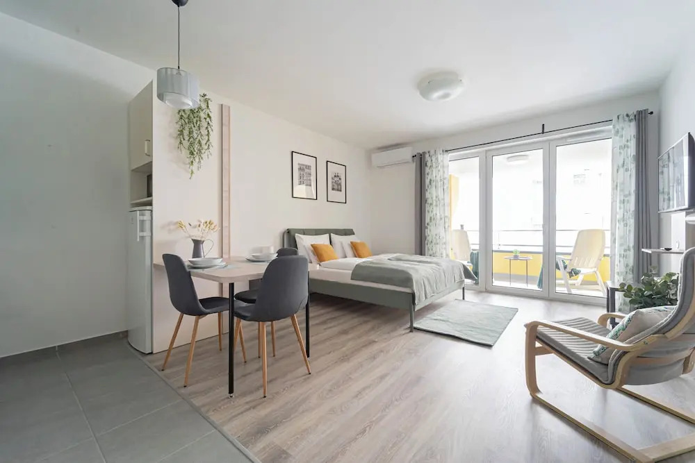 WestSide Garden Apartments by FirstHost