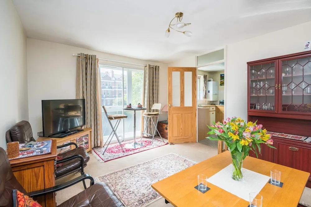 Comfortable Chiswick Home by Ravenscourt Park