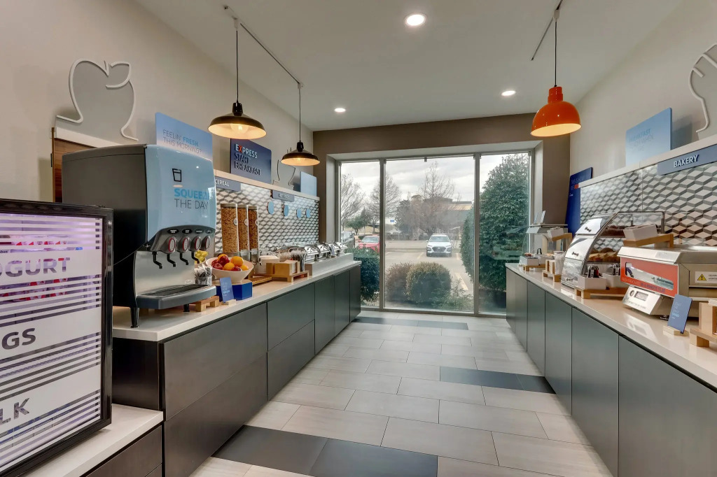 Holiday Inn Express & Suites Waxahachie by IHG