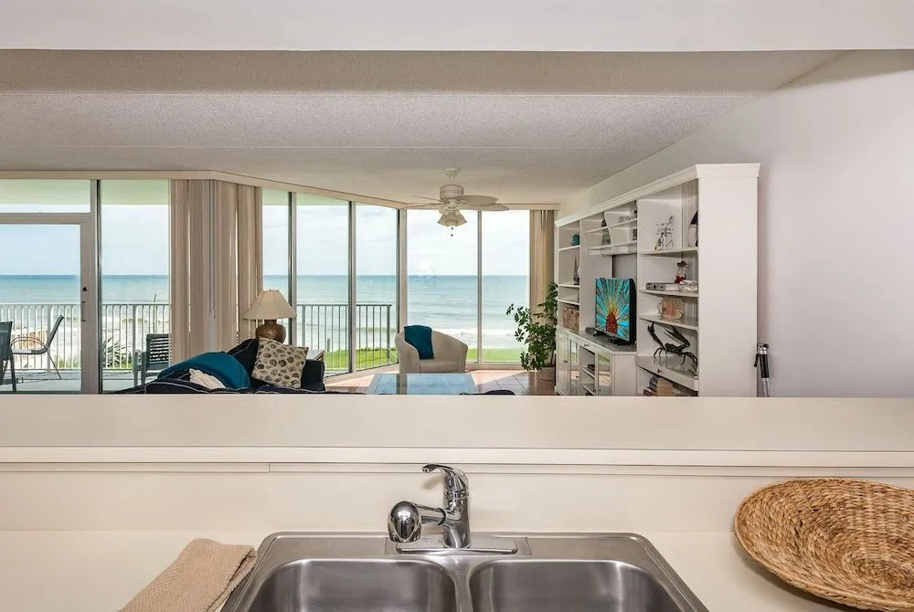 OC201 - Ocean Condo by RedAwning