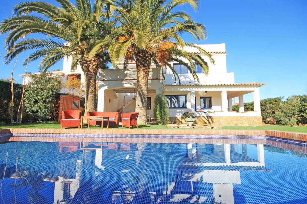 Sol in L'Escala with 4 bedrooms and 3 bathrooms