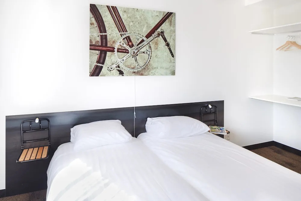 Hotel Blooker