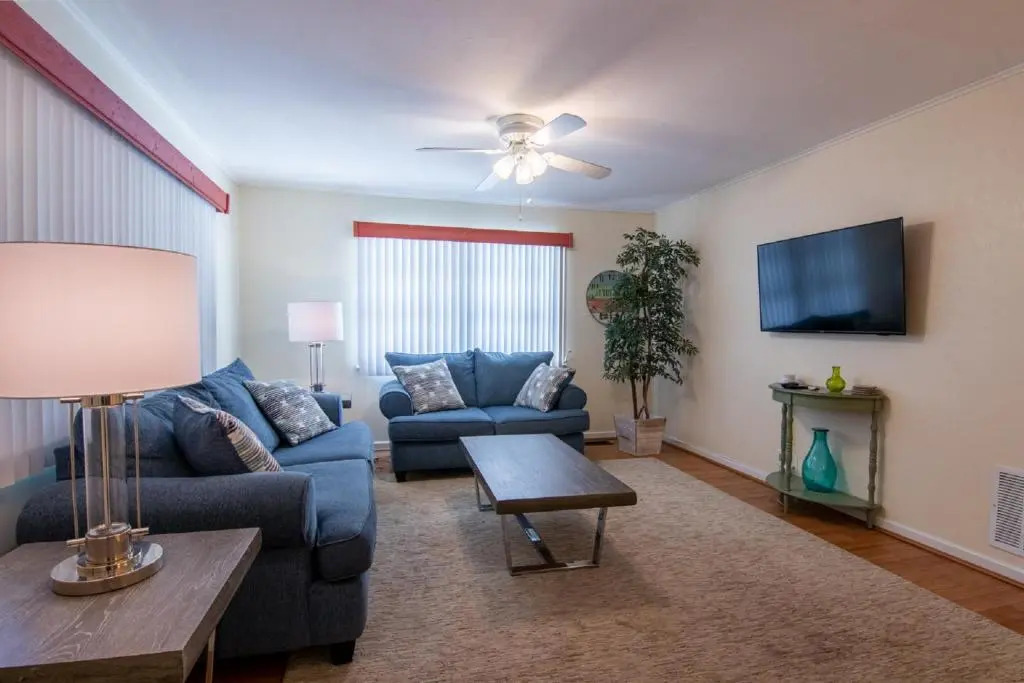Cozy Tropical Bungalow Duplex with Heated Pool