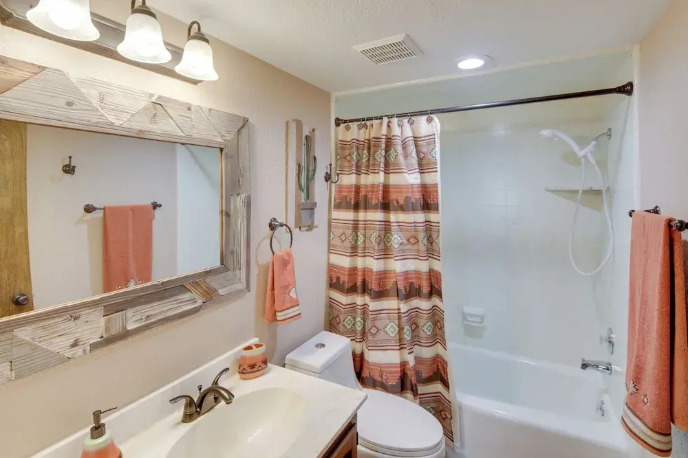 2 Mi to Lake Havasu: Private Oasis w/ Pool & Views
