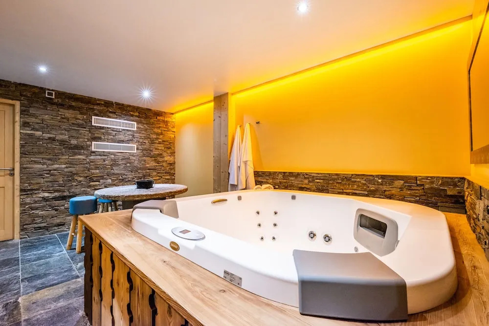 Chalet Croc Blanc Morzine - by EMERALD STAY