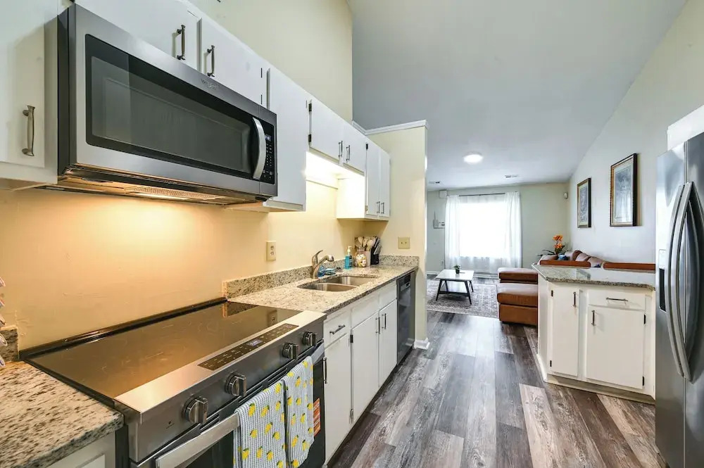 Easy ECU Access: Modern Home w/ Patio!