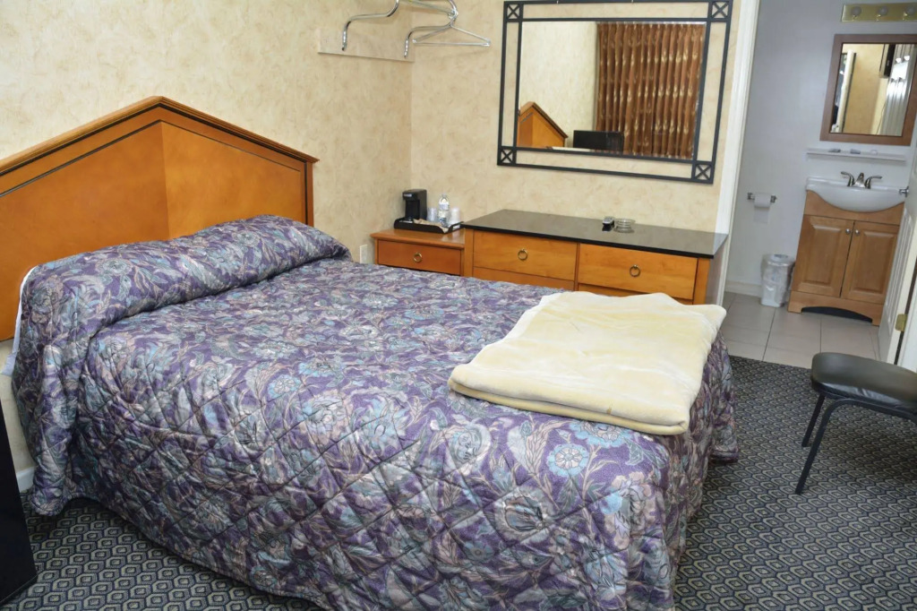 At 9 Motel Near Freehold I-195