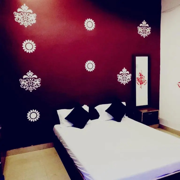 Red Stone Hotel