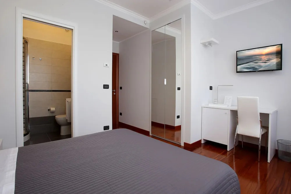 J24 B&B