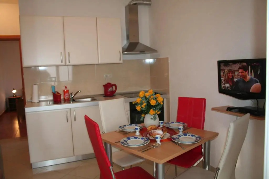 Apt Central - 40m from the beach