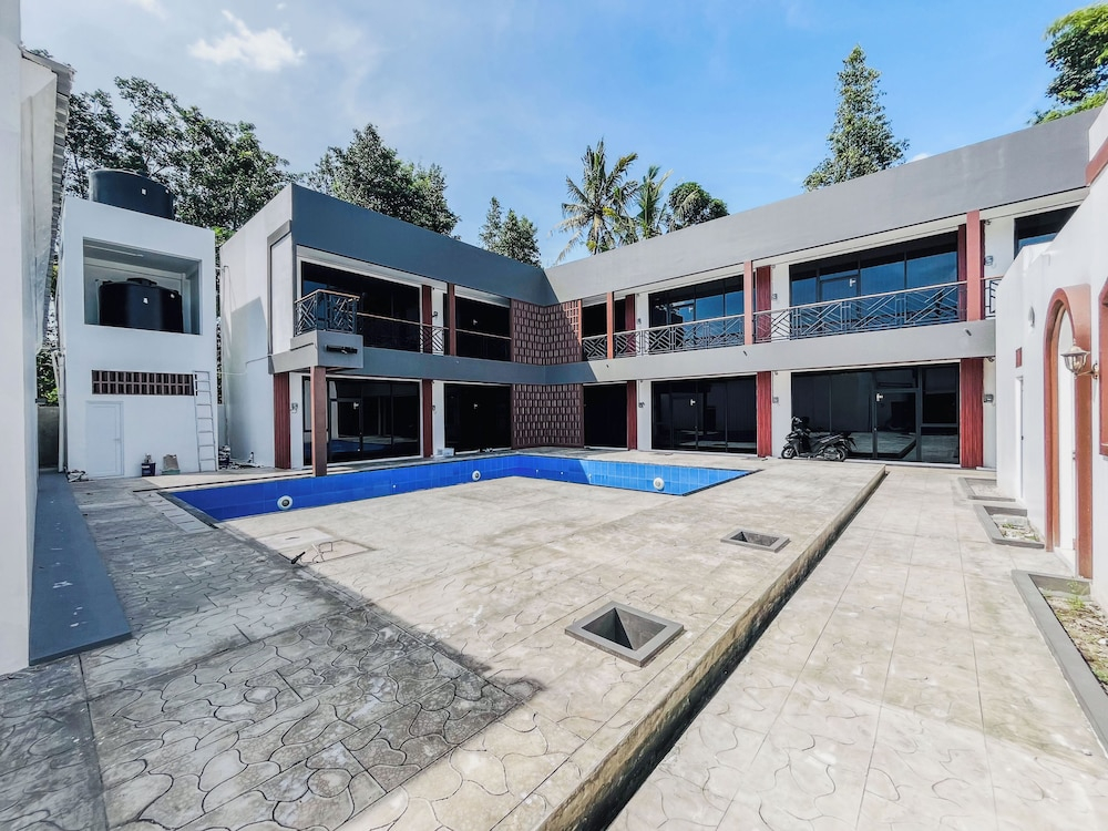 Elegant And Homey Studio Villa Timeless Sevilla